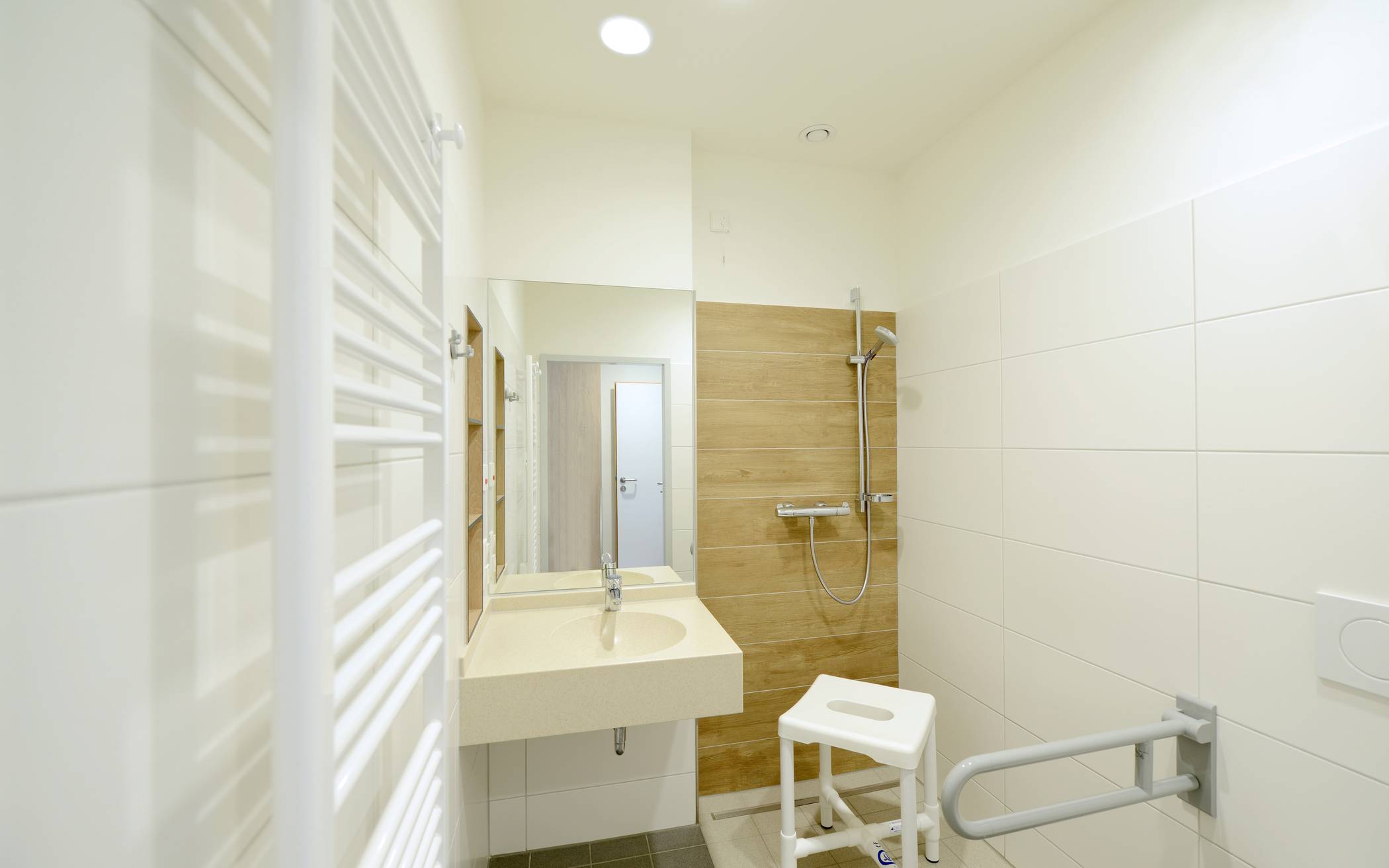 Jedes Patientenzimmer ist mit einem eigenen Badezimmer ausgerichtet. Auch hier wurde auf...