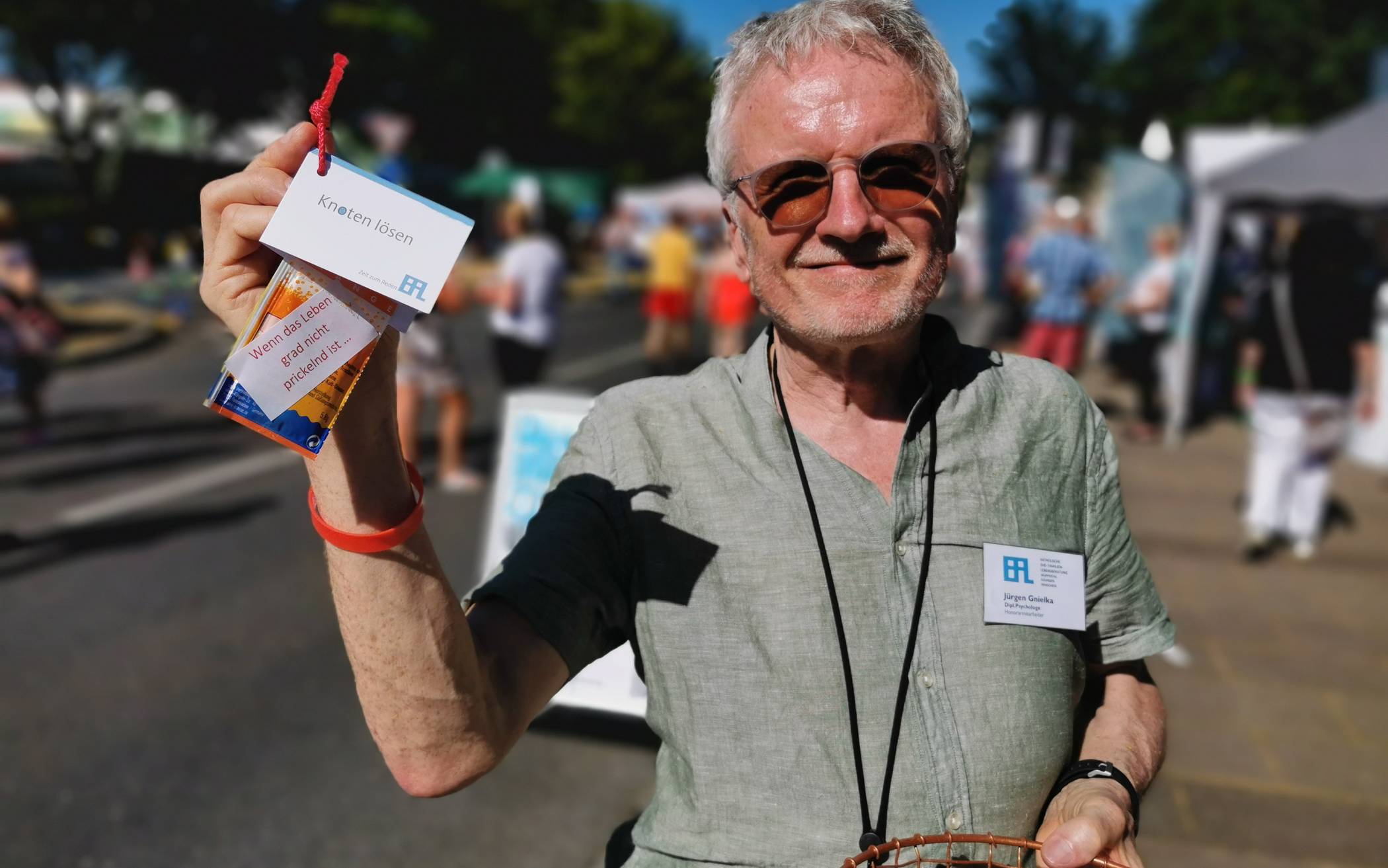 Die Ehe-, Familien- und Lebensberatung verteilt Brausetütchen unter dem Motto "Wenn das...