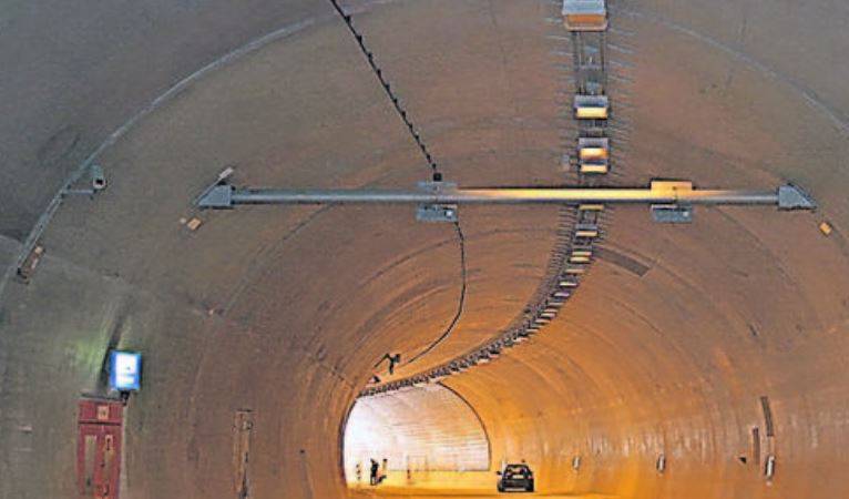 L418: Engpass im Tunnel Burgholz