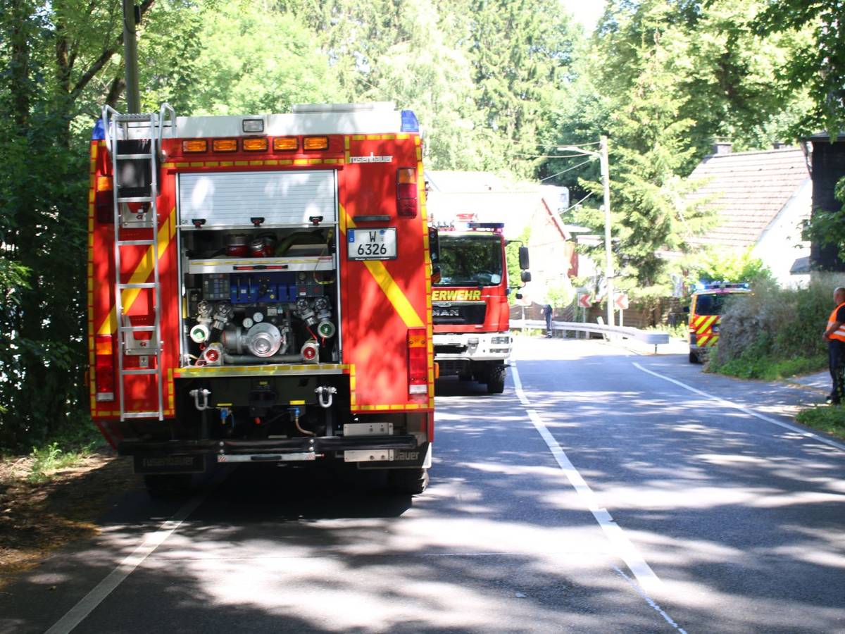Wuppertaler Feuerwehr löscht Waldbrand
