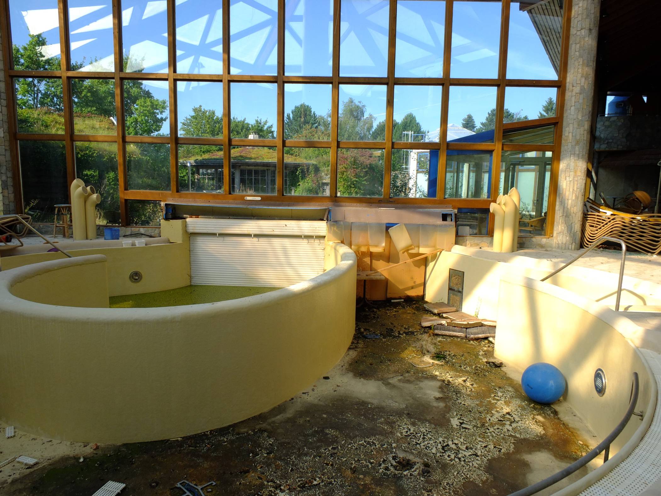  Der Badespaß ist längst Vergangenheit. 