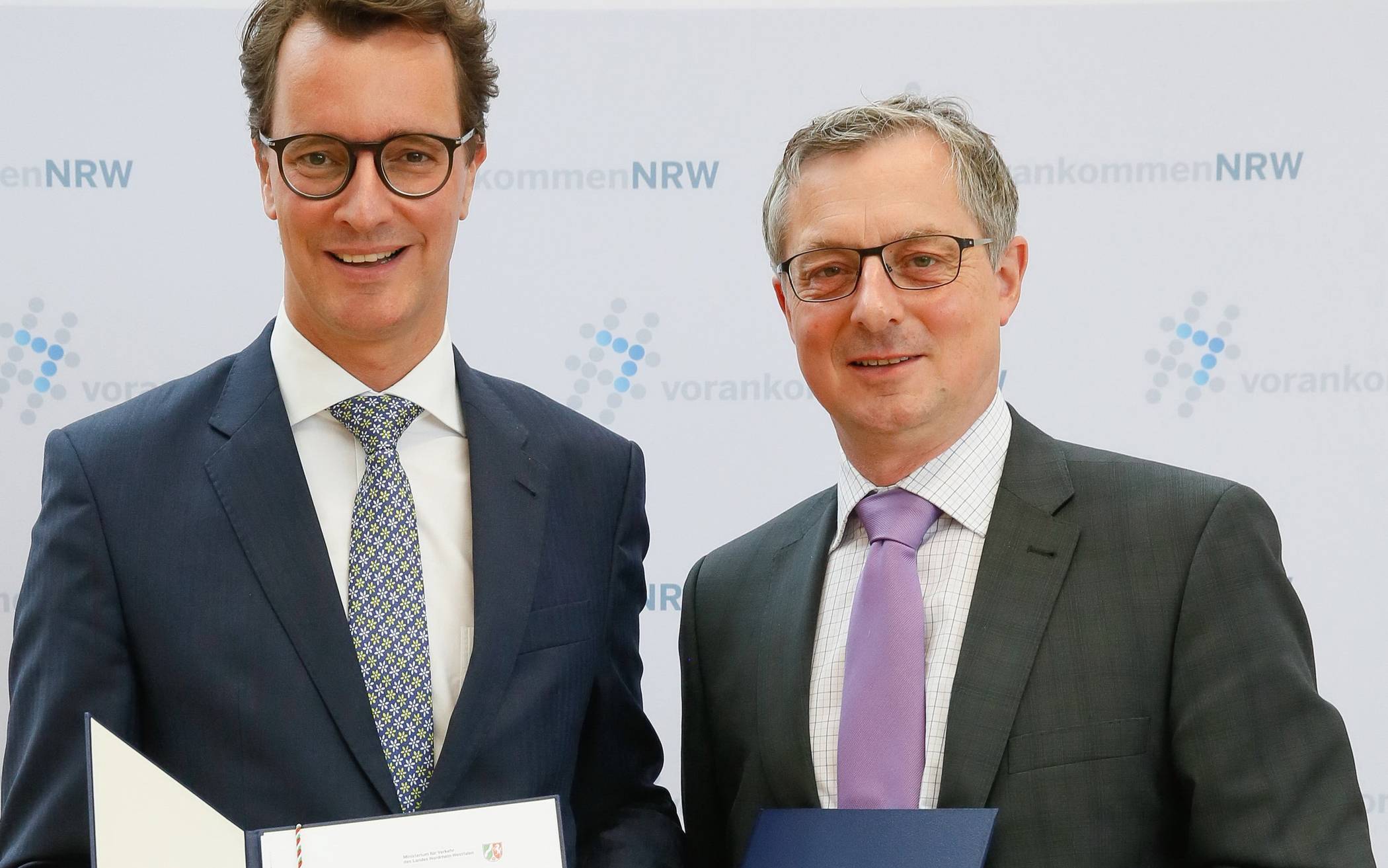  NRW-Verkehrsminister Henrik Wüst und „WSW mobil“-Geschäftsführer Ulrich Jaeger. 