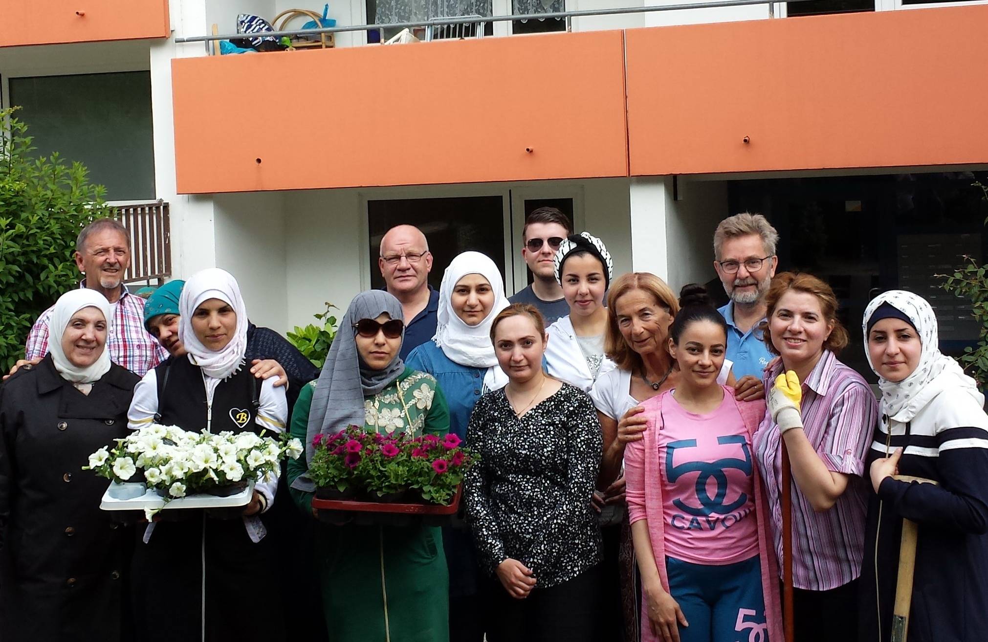  Ein sozusagen zartes Pflänzchen am Rehsiepen: Muslimische Familien lernen Urban Gardening kennen. 