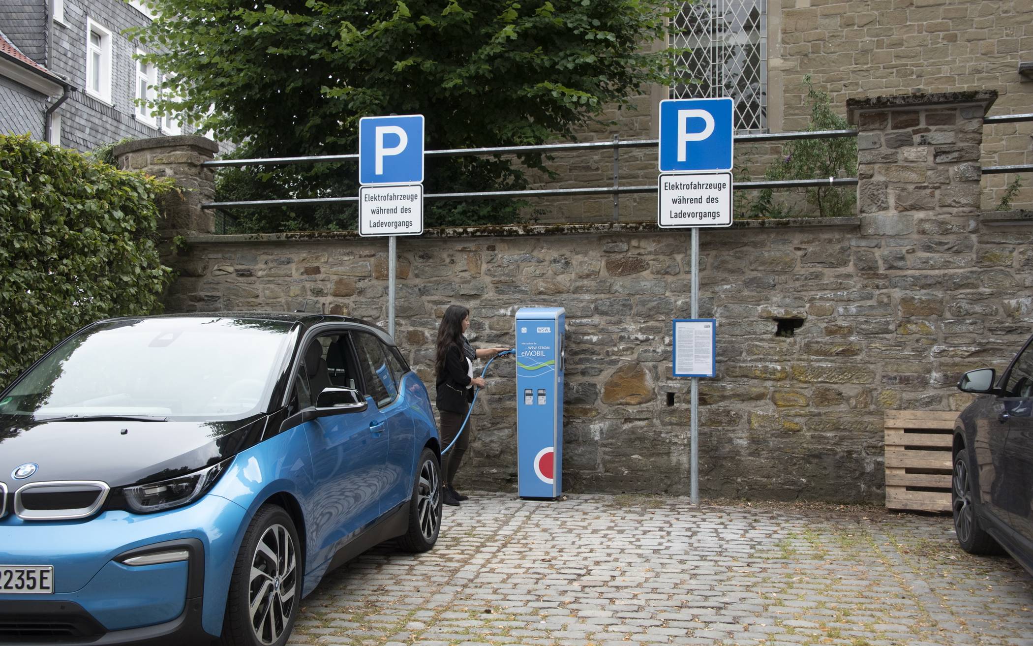 Zwei neue Ladesäulen für Elektroautos in Wuppertal