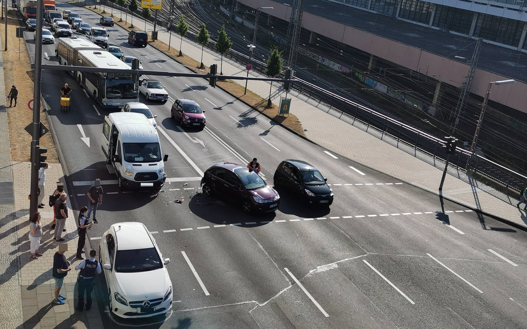  Auf der Kreuzung Bahnhofstraße / Kleeblatt kommt es regelmäßig zu gefährlichen Verkehrssituationen. 