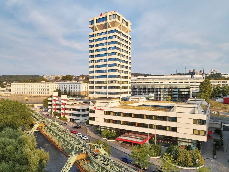 Sparkasse Wuppertal Islandufer Riesen Kran hilft bei Sanierung