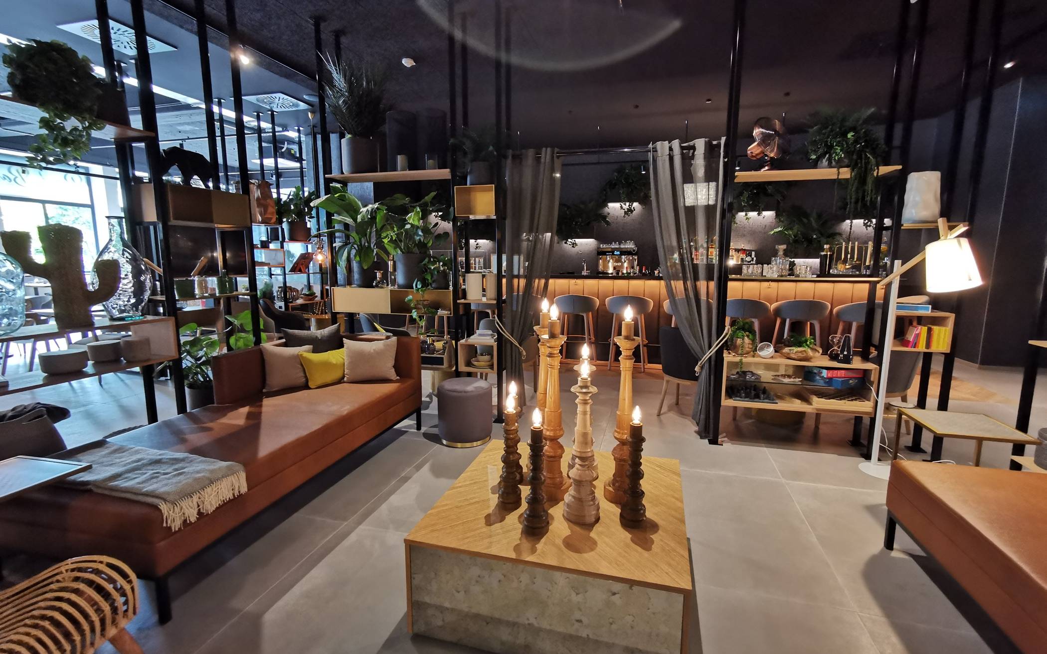 Die Lobby-Bar ist für die ganze Stadt...