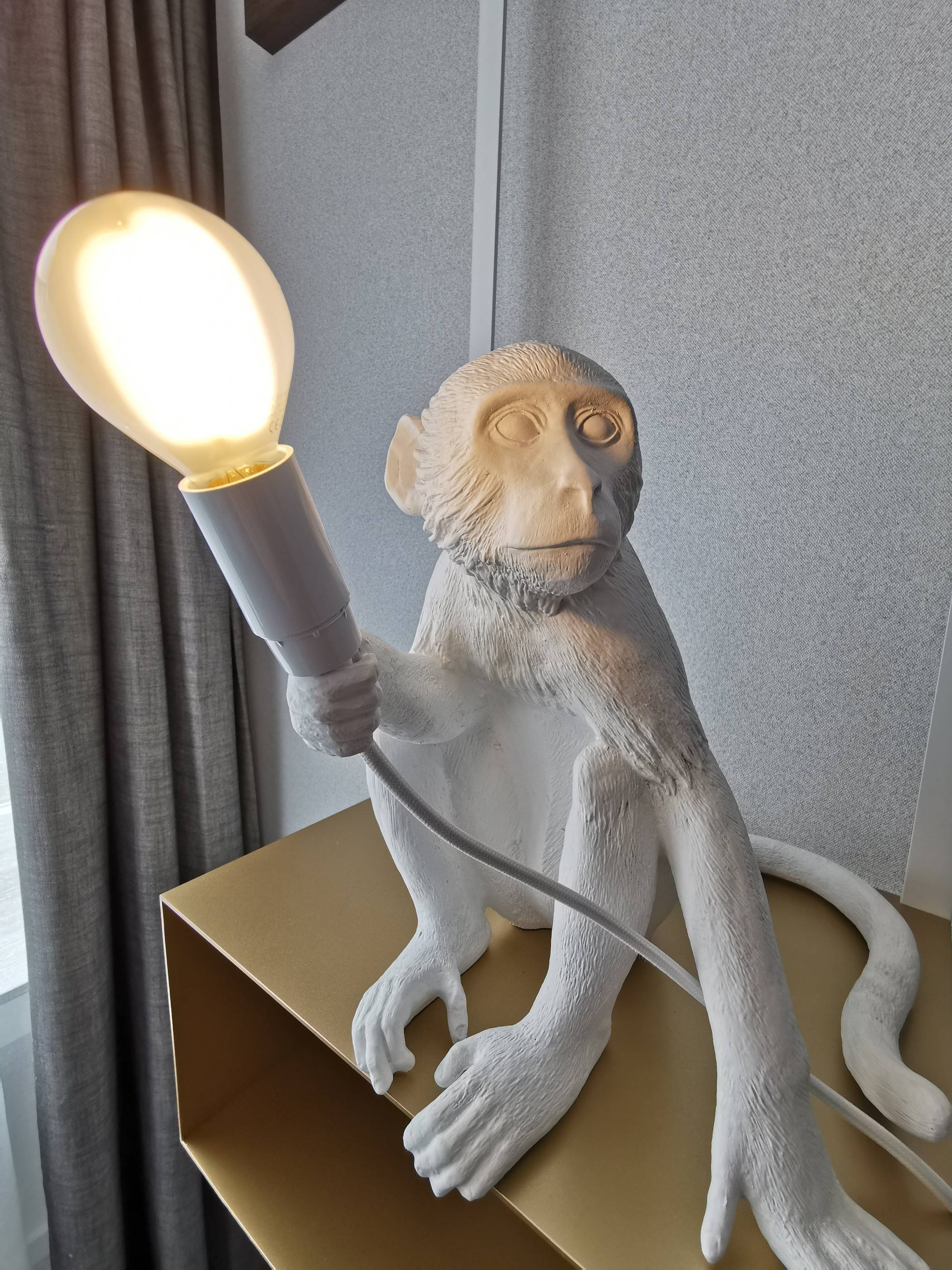 Tierisch beliebt: "Die Affen mussten wir anschrauben, weil sie in die Koffer sprangen",...