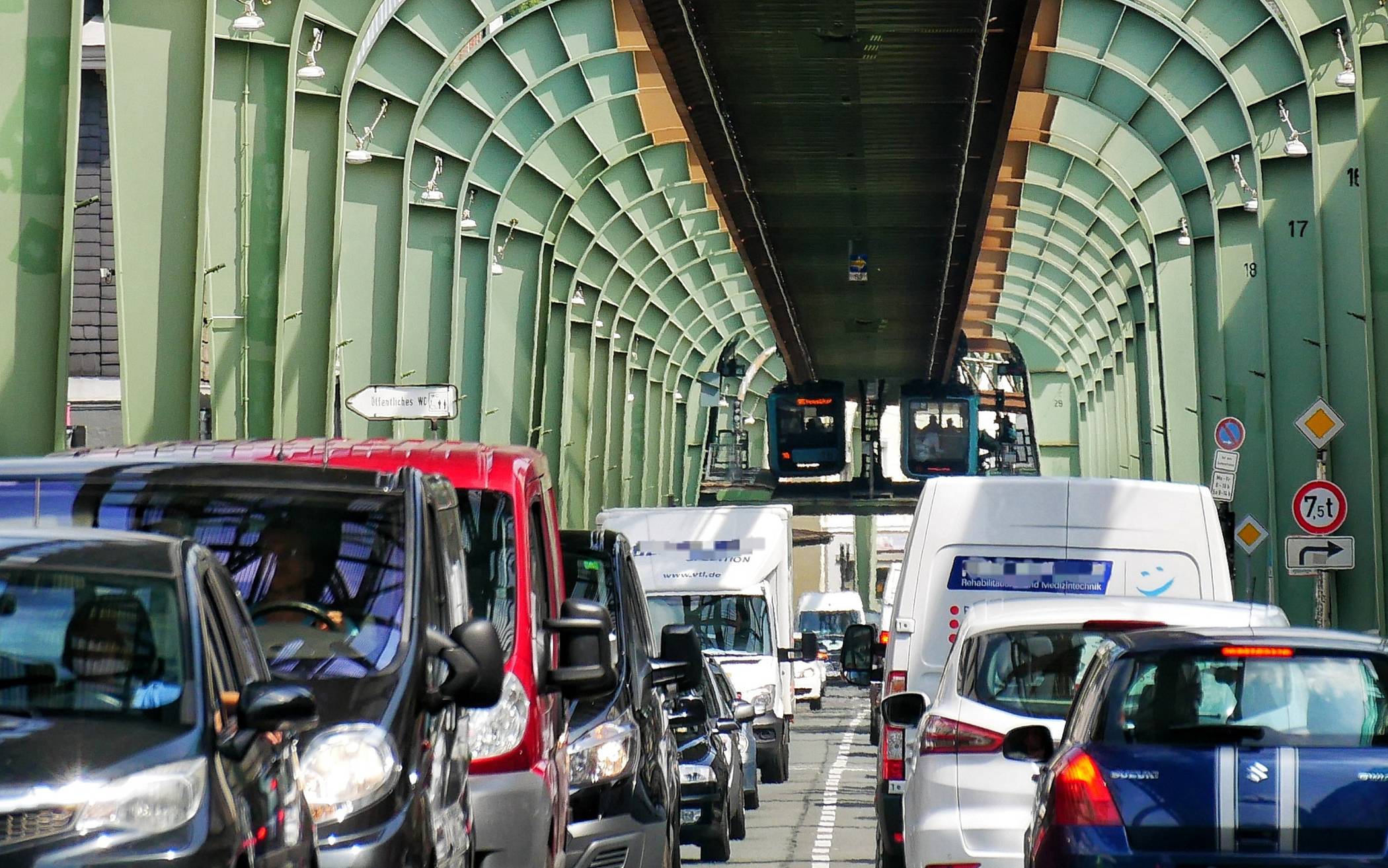  Können intelligente Systeme das hohe Verkehrsaufkommen in den Griff bekommen? 