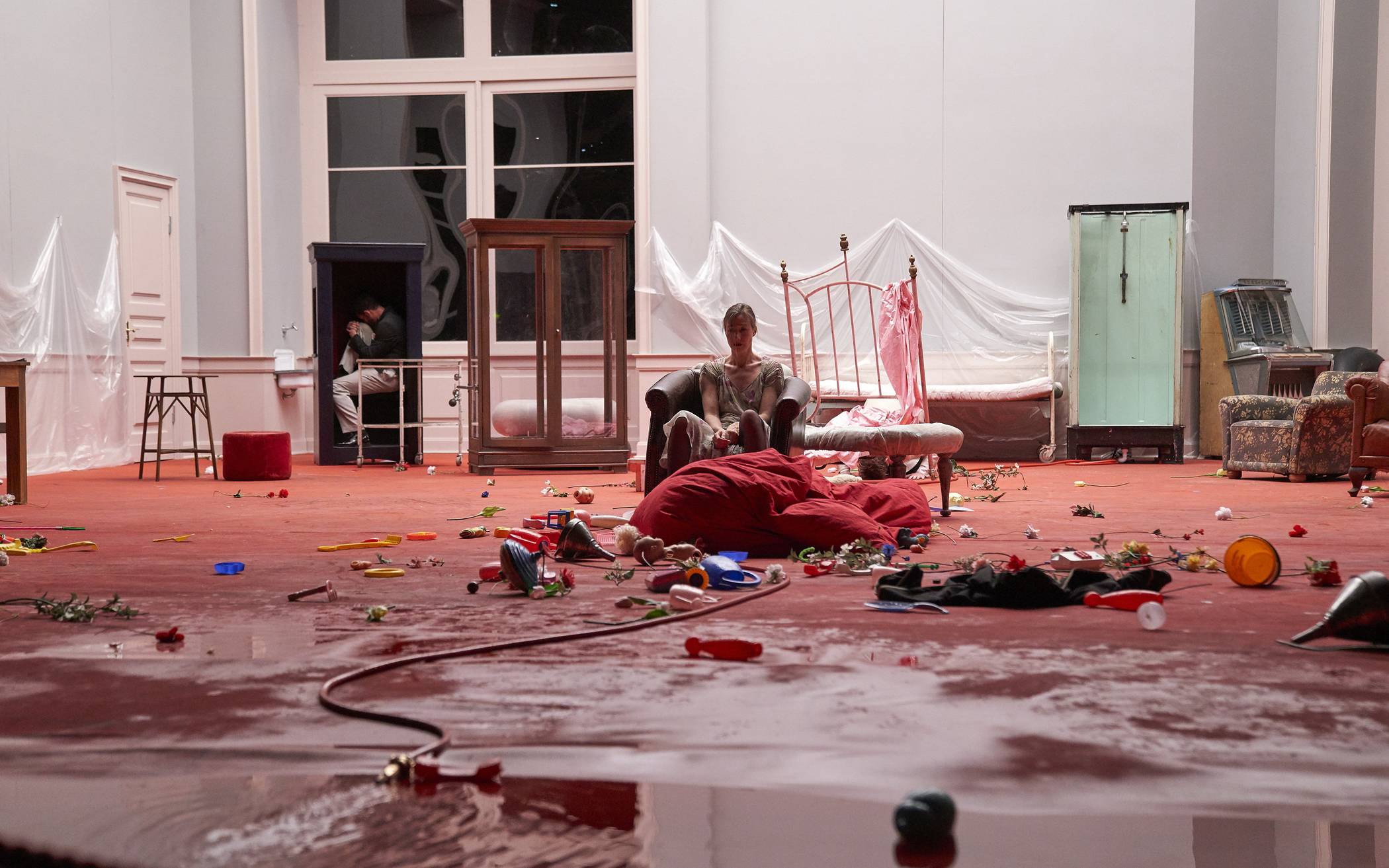 Szene aus "Er nimmt sie an