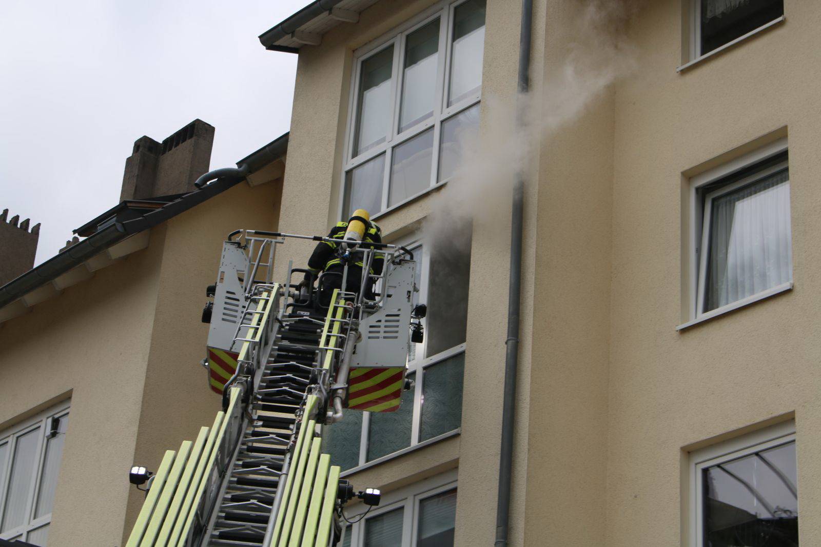 Die Feuerwehr rückte mit einer Leiter