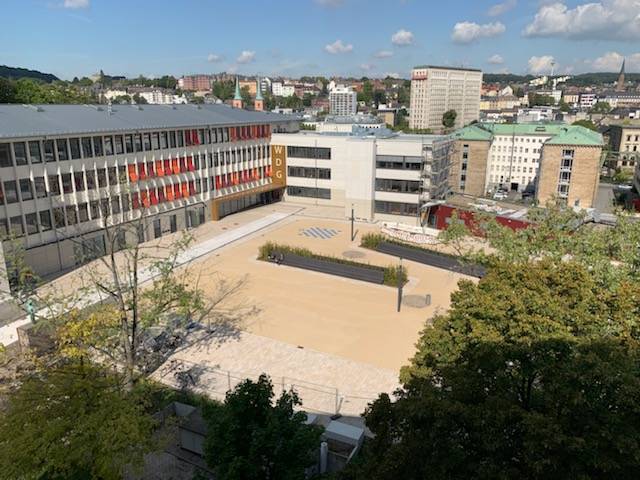  Der Schulhof des Wilhelm-Dörpfeld-Gymnasiums. 