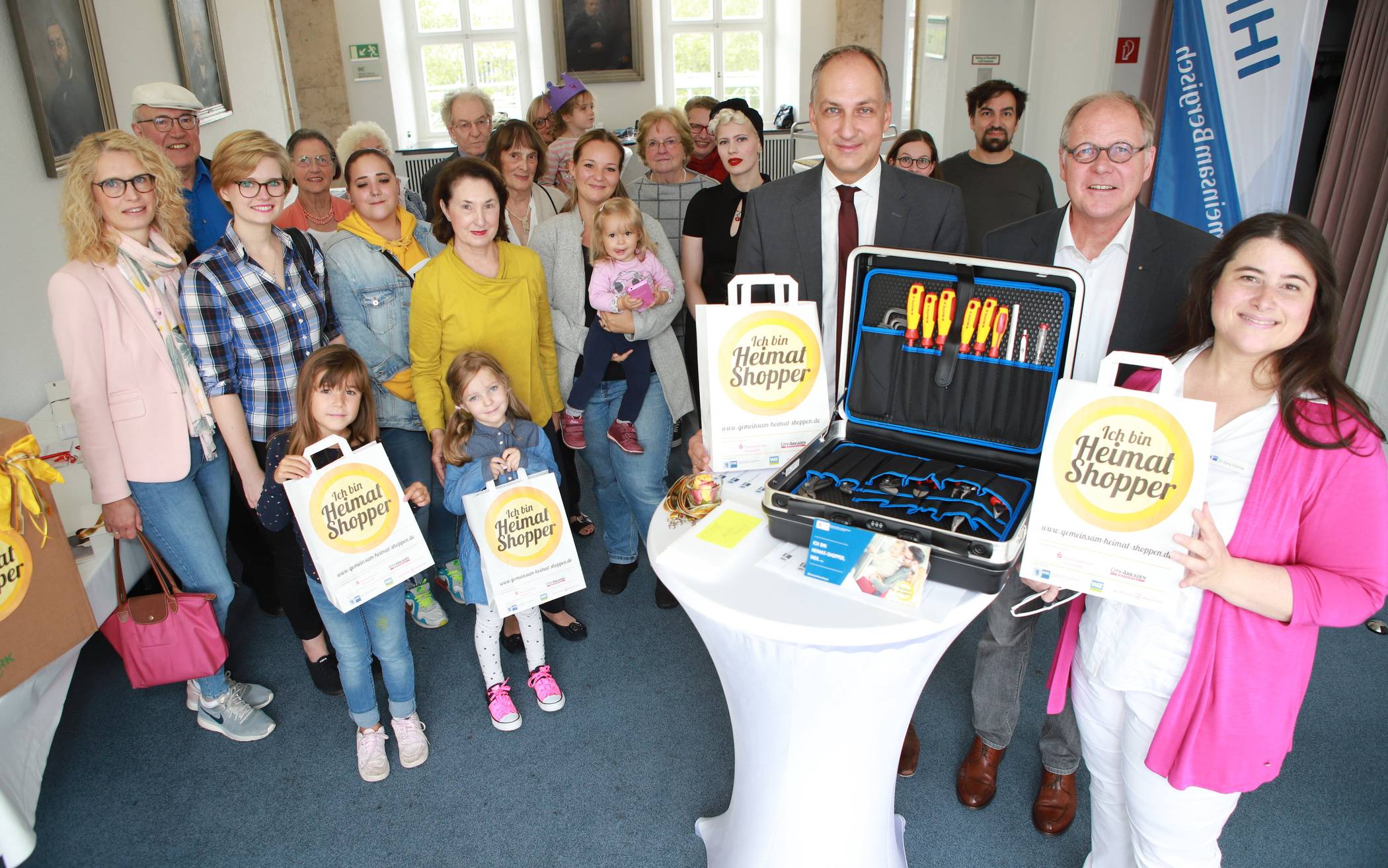 Chiara Theobald (vorne rechts) und die