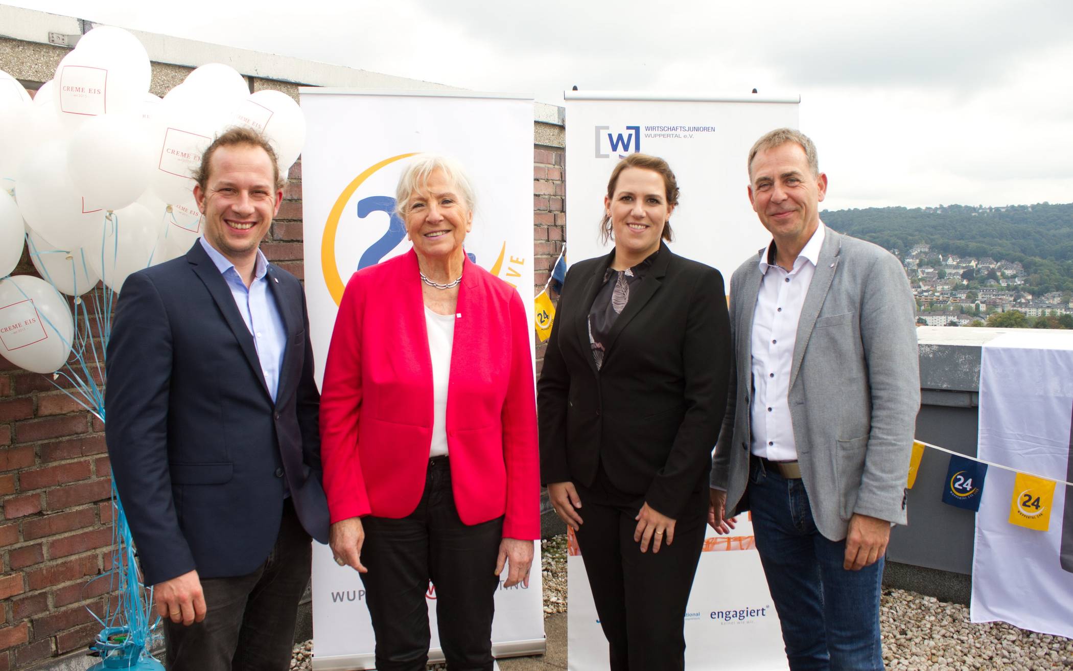  Die Eröffnung (v.li.): Kaspar Stange (Creme Eis), Bürgermeisterin Ursula Schulz (SPD), Patricia Knauf-Varnhorst (Wirtschaftsjunioren ), Martin Bang (Geschäftsführer WMG). 