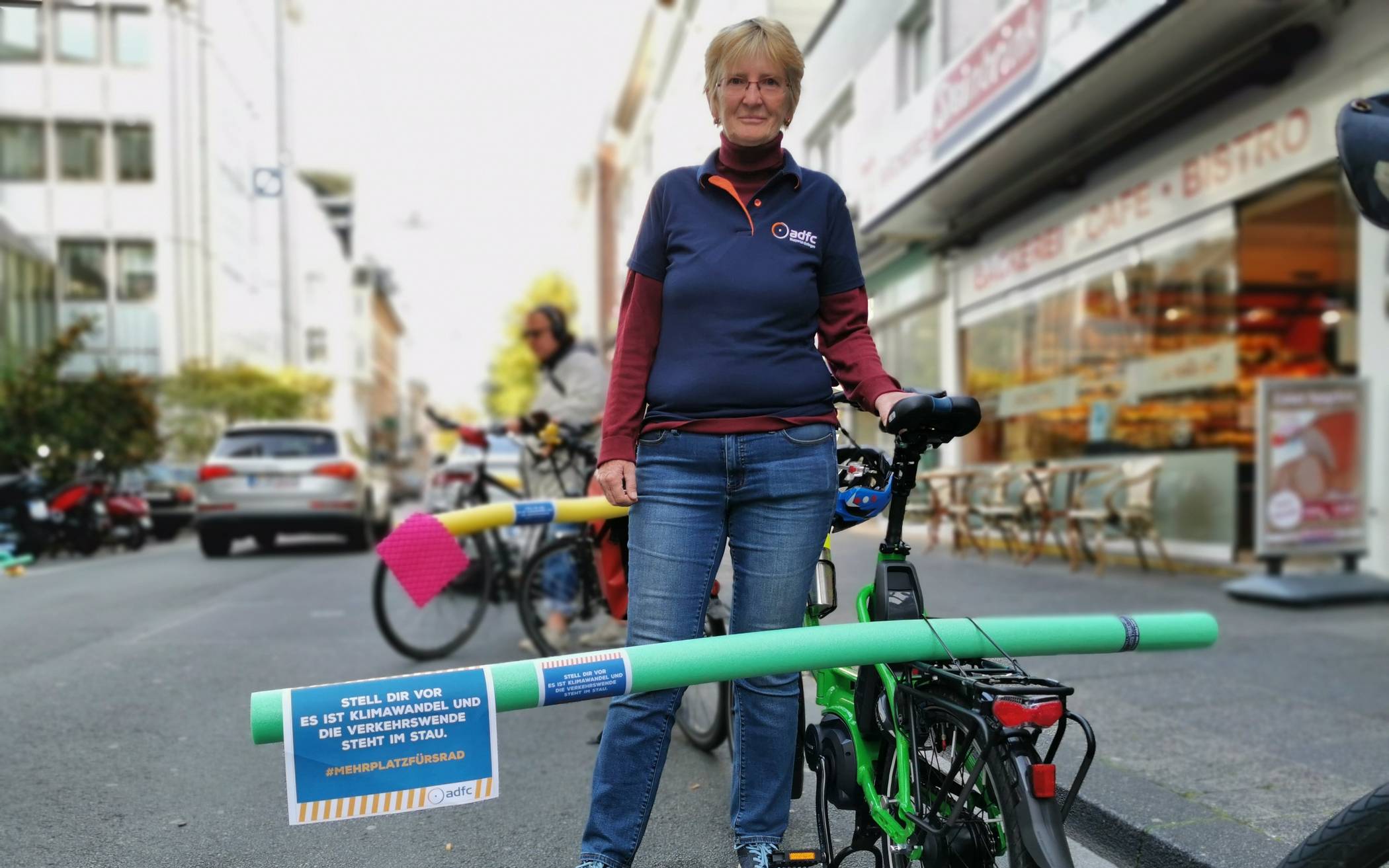 Der ADFC Wuppertal machte am NRW-weiten Park(ing)Day zeitgleich mit Poolnudeln auf den...