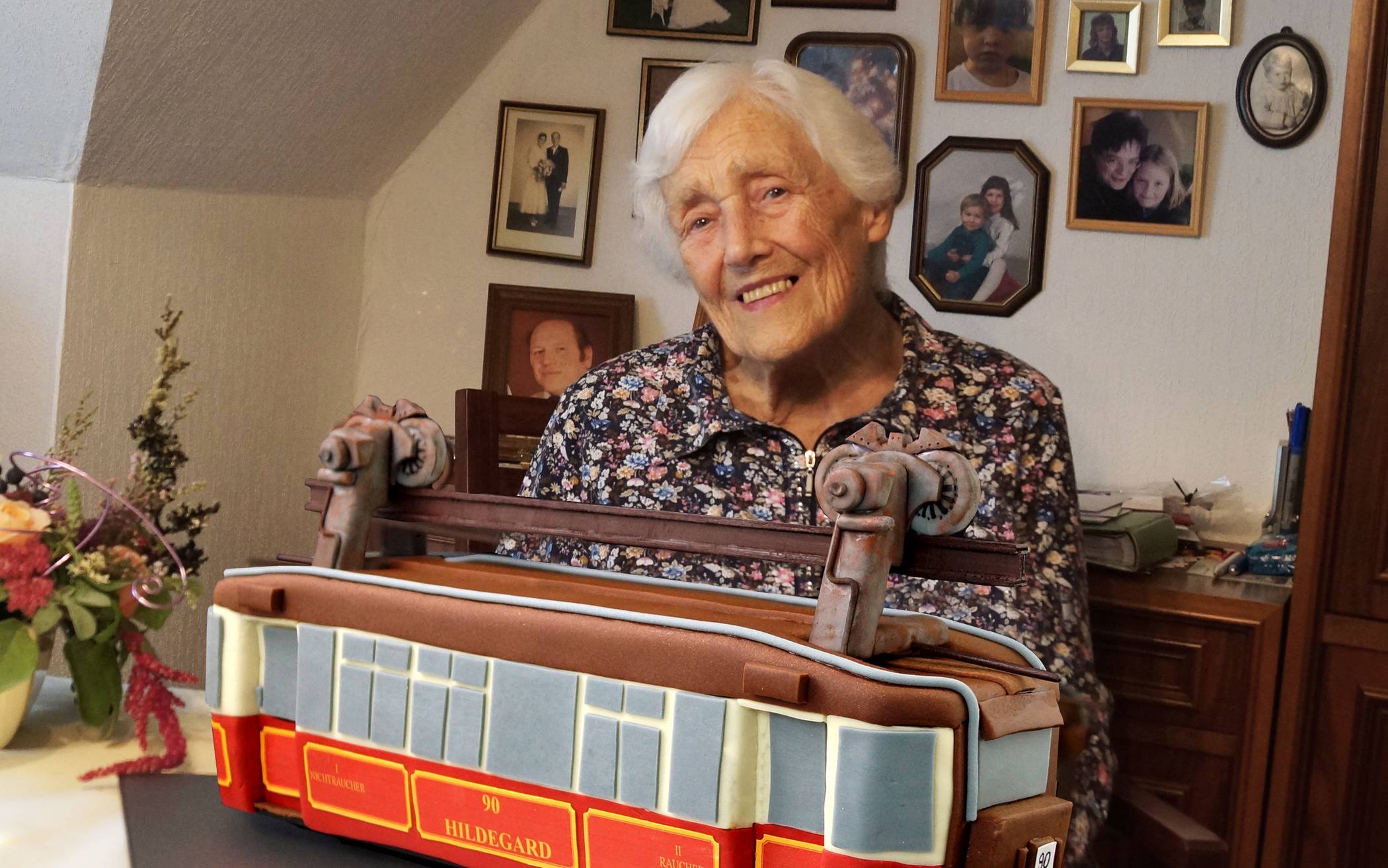  Hildegard Zehner konnte sich an ihrem 90. Geburtstag über einen ganz besonderen Kuchen freuen. 