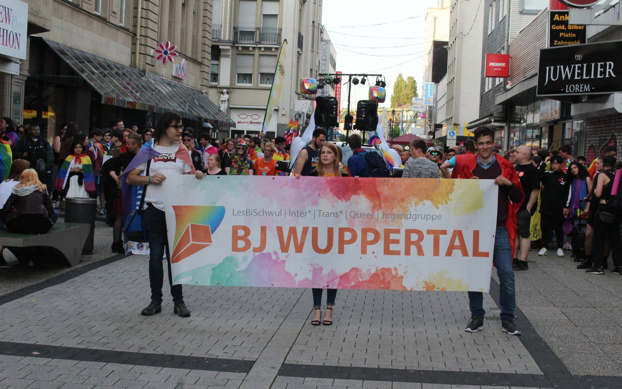  Auch die BJ Wuppertal, eine LesBiSchwule Jugendgruppe, könnte die Räume des Queeren Zentrums nutzen. 