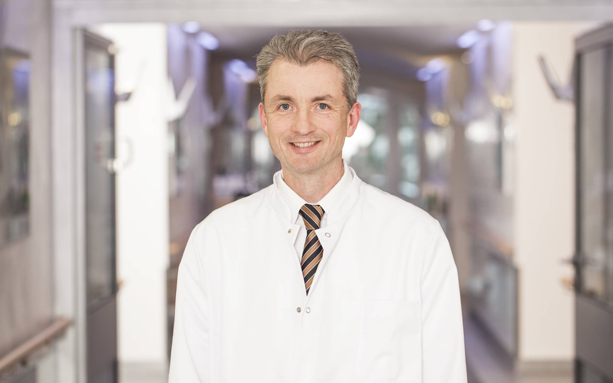  Dr. med. Martin Weiss, Chefarzt der Klinik für Anästhesiologie und Intensivmedizin. 