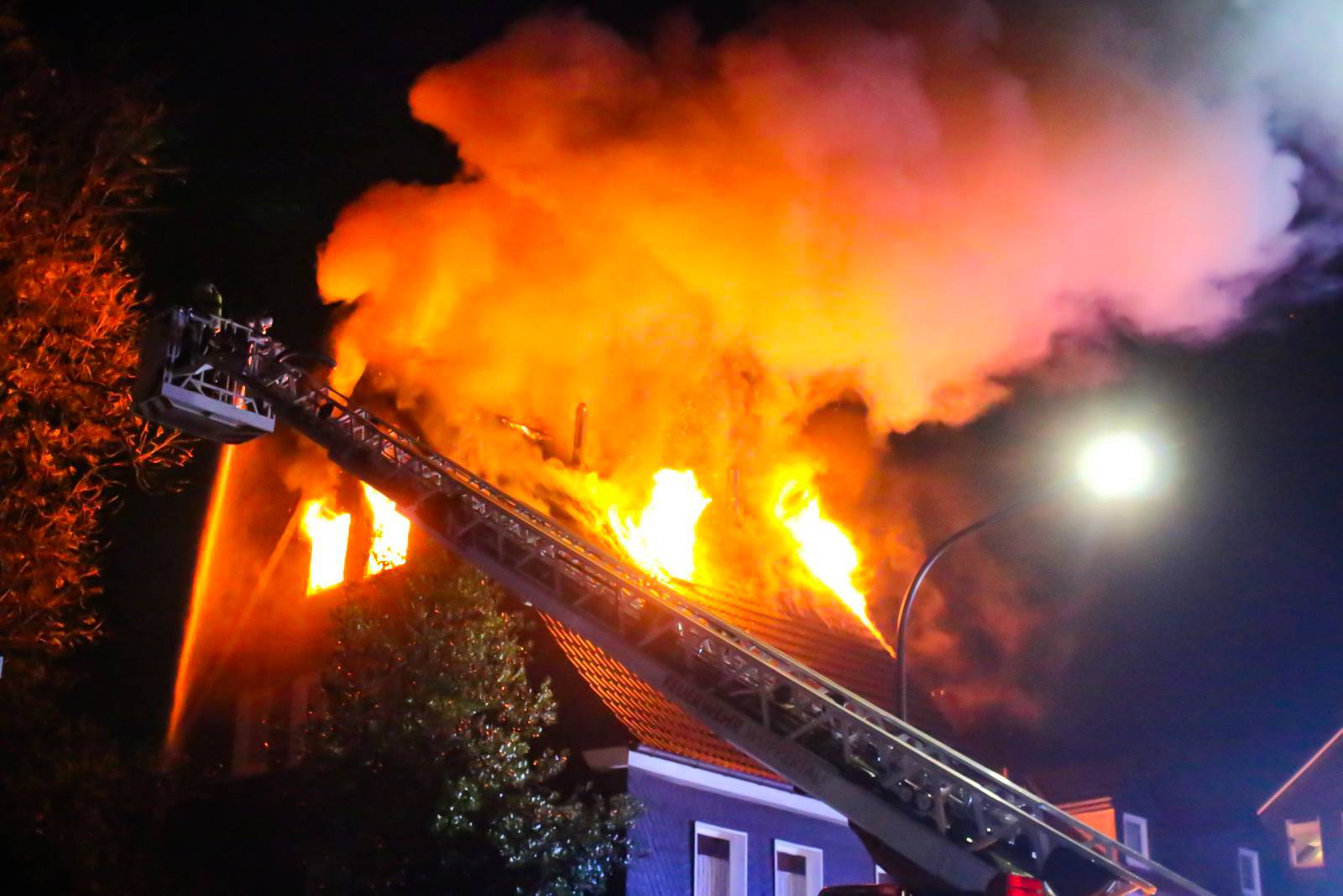 Am Montag ( 4. November 2019) brach in der Elias-Eller-Straße in Ronsdorf ein Feuer...