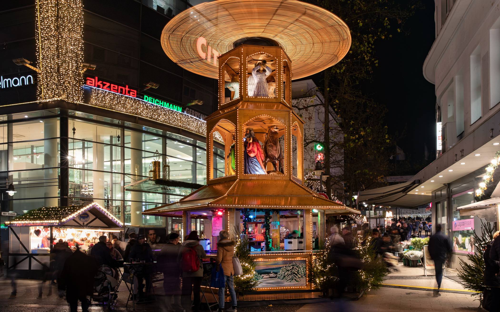  In diesem Jahr werden auf dem Elberfelder Weihnachtsmarkt hauptsächlich die Plätze bespielt: Döppersberg, Kirchplatz und Kerstenplatz.  