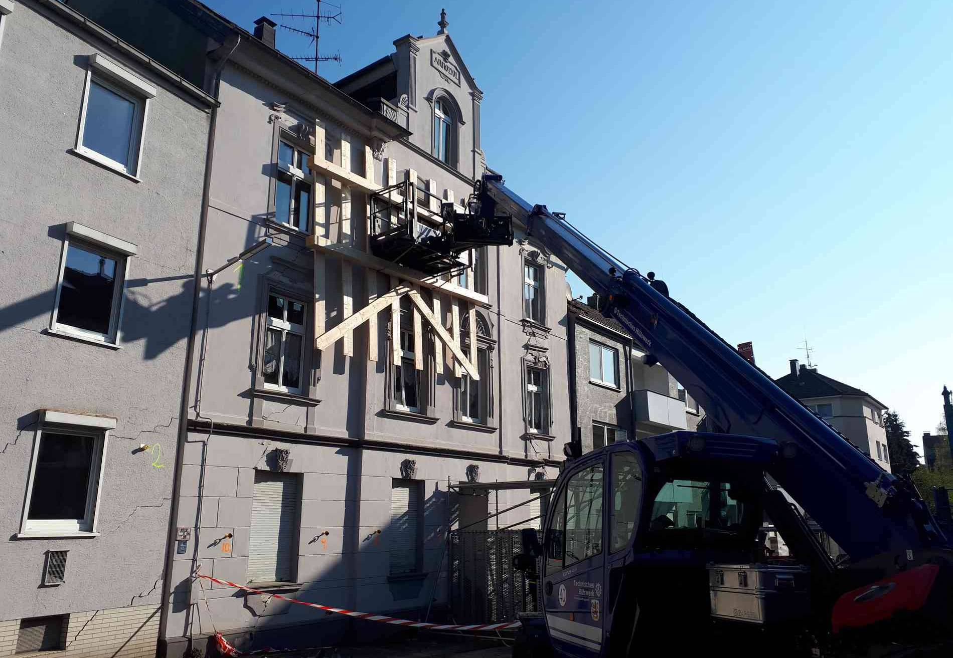  Nach der Evakuierung der Wohnhäuser wurden im Frühjahr die Fassaden in der Beyeröhde gesichert.  