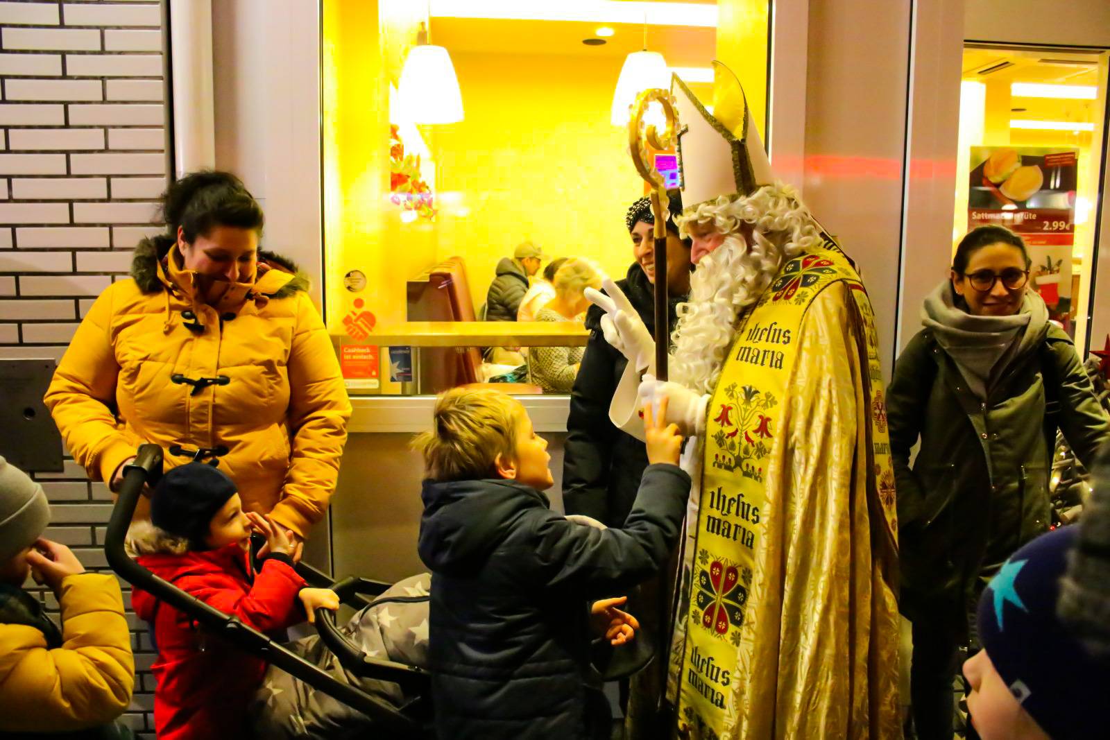 Am Donnerstag (5. Dezember 2019) zog der Nikolaus traditionell durch die Elberfelder...
