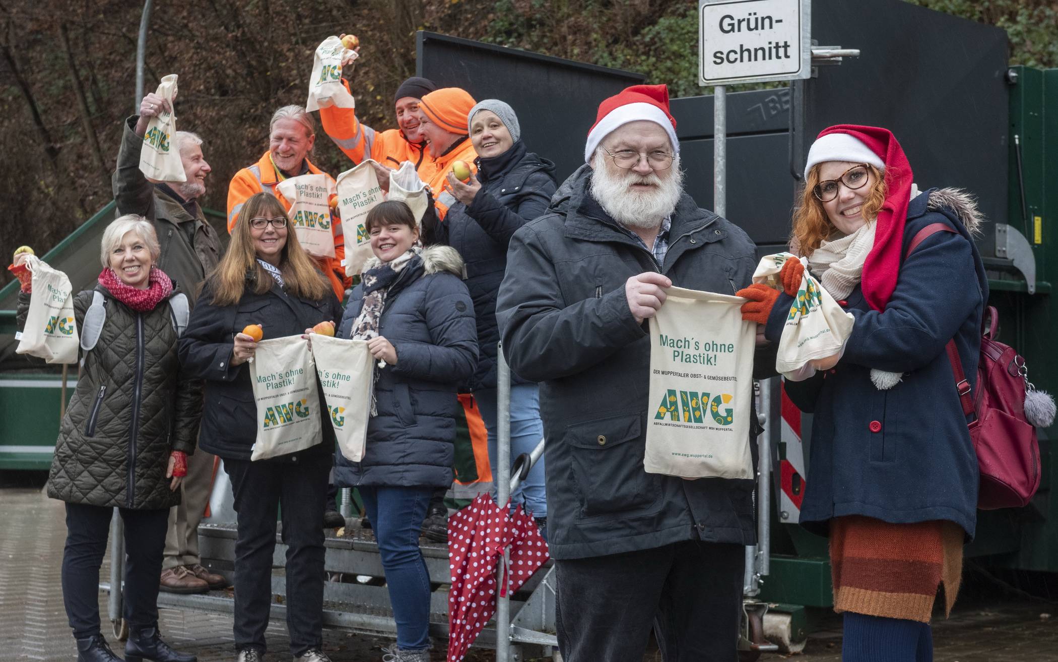 AWG verschenkt Wuppertaler Obst- und Gemüsebeutel