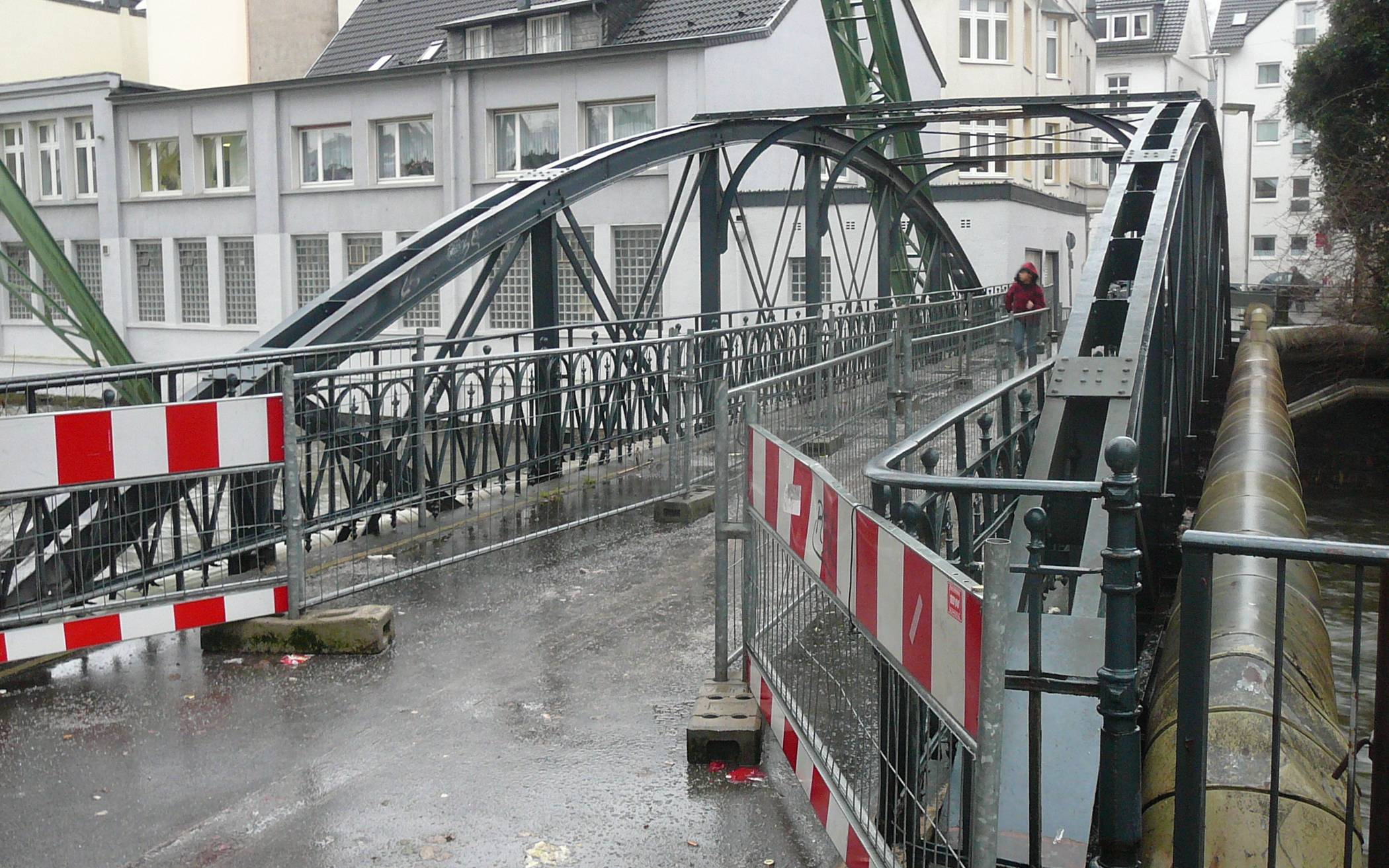 Brücke Pfälzer Steg verschwindet nun