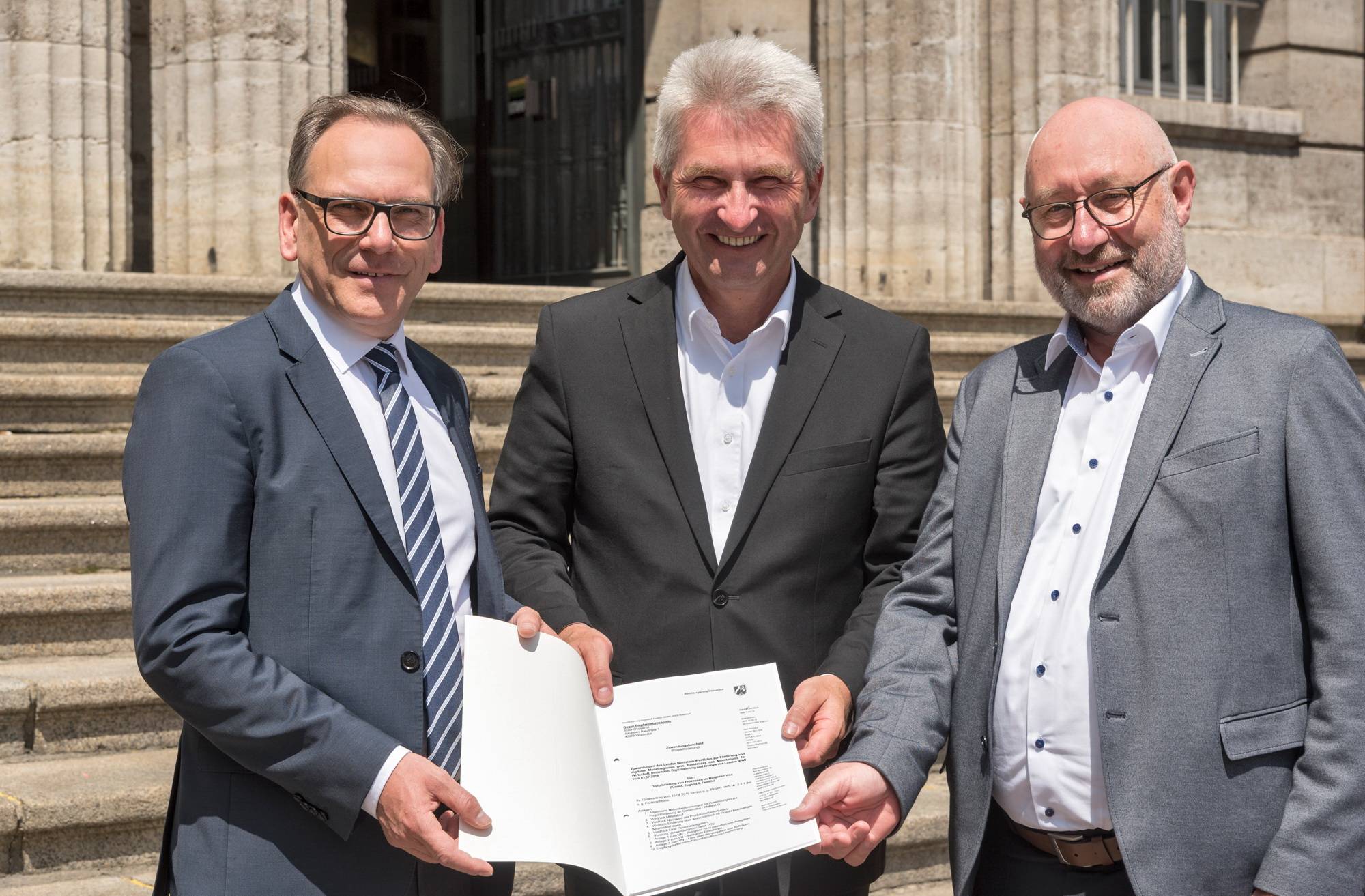  Minister Andreas Pinkwart (Mitte), hier bei seinem Besuch in Wuppertal mit OB Andreas Mucke (links) und Kämmerer Dr. Johannes Slawig. 
