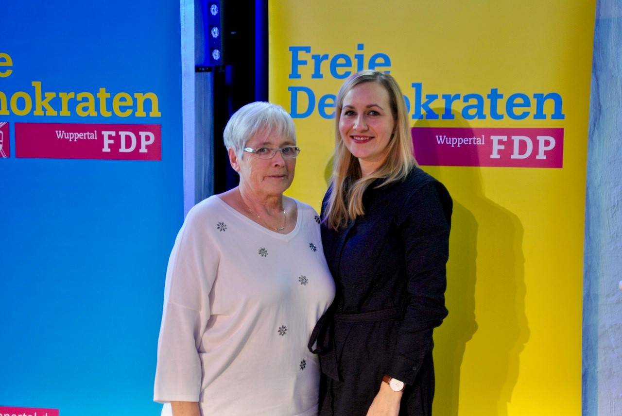 FDP-Bezirksvertreterin Heidrun Leermann und Martina Hafke,