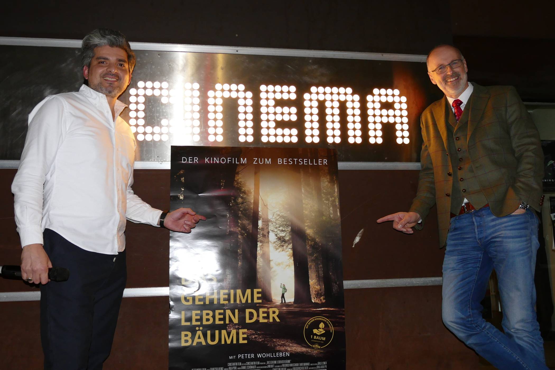  Mustafa El Mesoaudi (links) und Peter Wohlleben bei der Cinema-Premiere. 