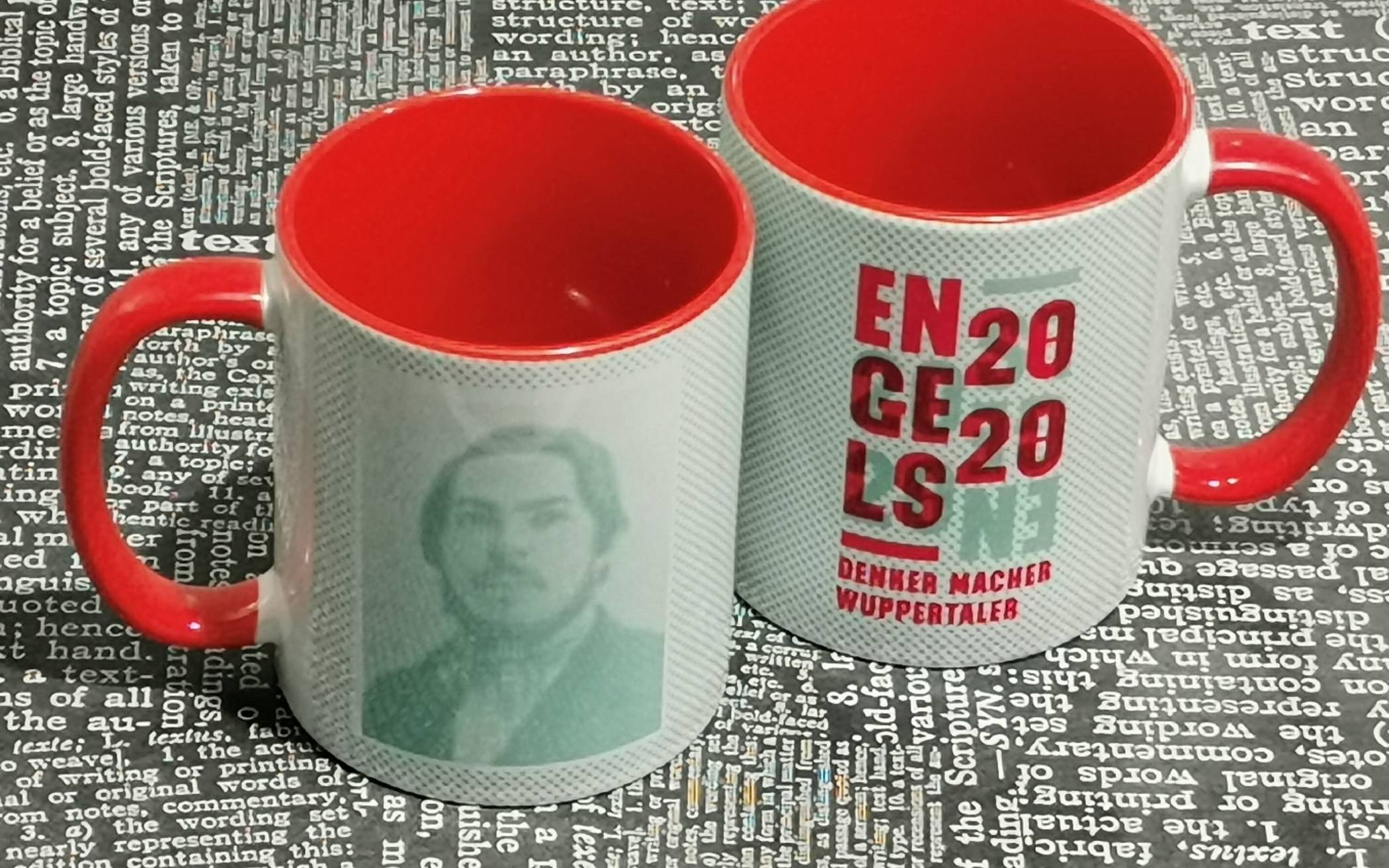 20 Engels-Kaffeebecher zu gewinnen!