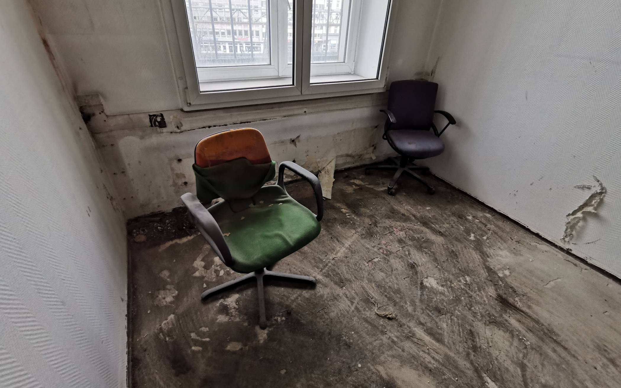 So richtig freundlich wirken die zukünftigen Büroräume noch nicht....