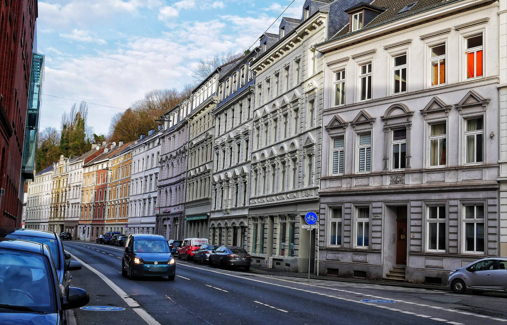 Häuserzeile an der Friedrich-Ebert-Straße.