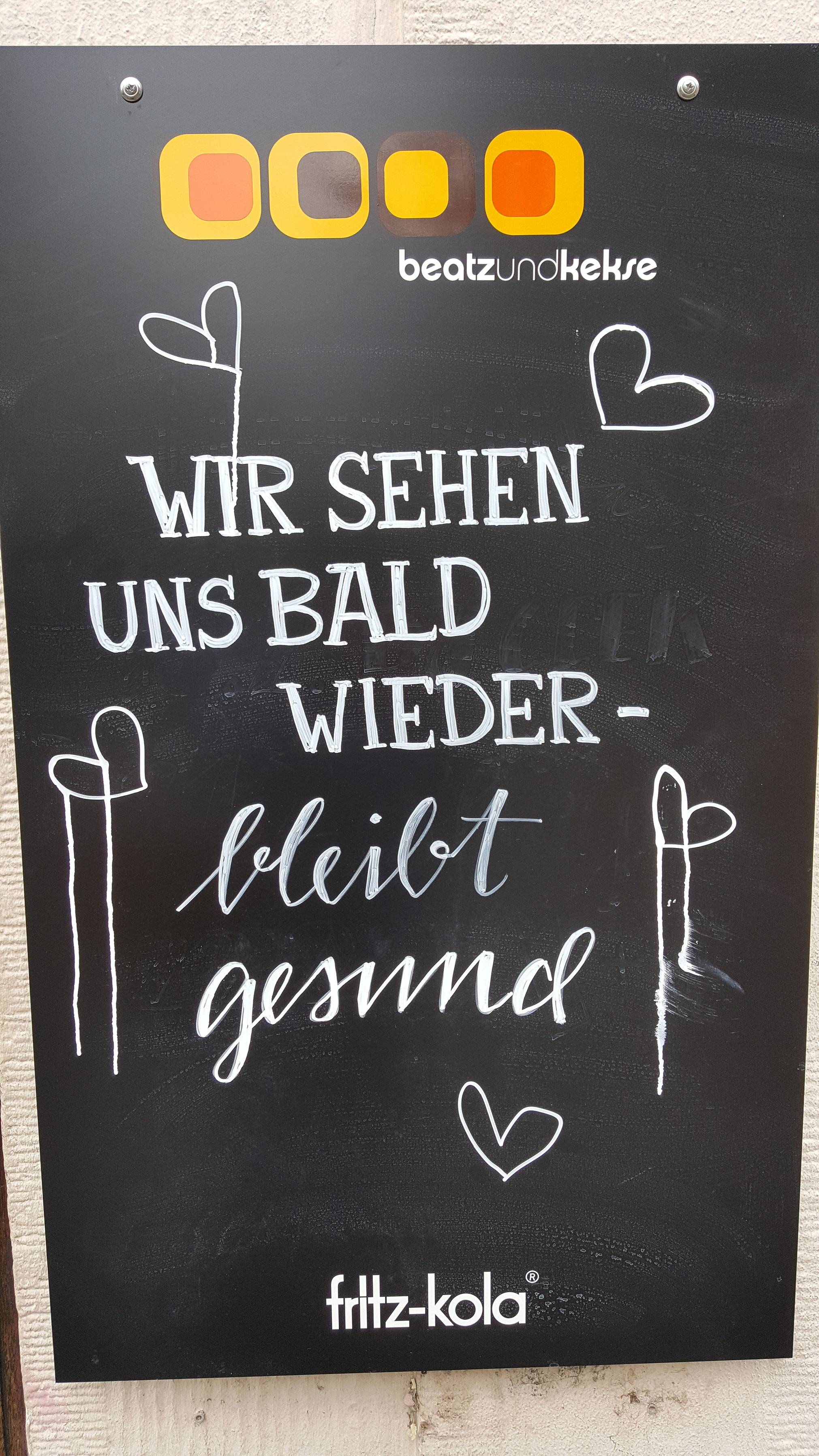 „Beatz und Kekse“ an der Luisenstraße grüßt seine Kunden und hofft, auf baldiges...