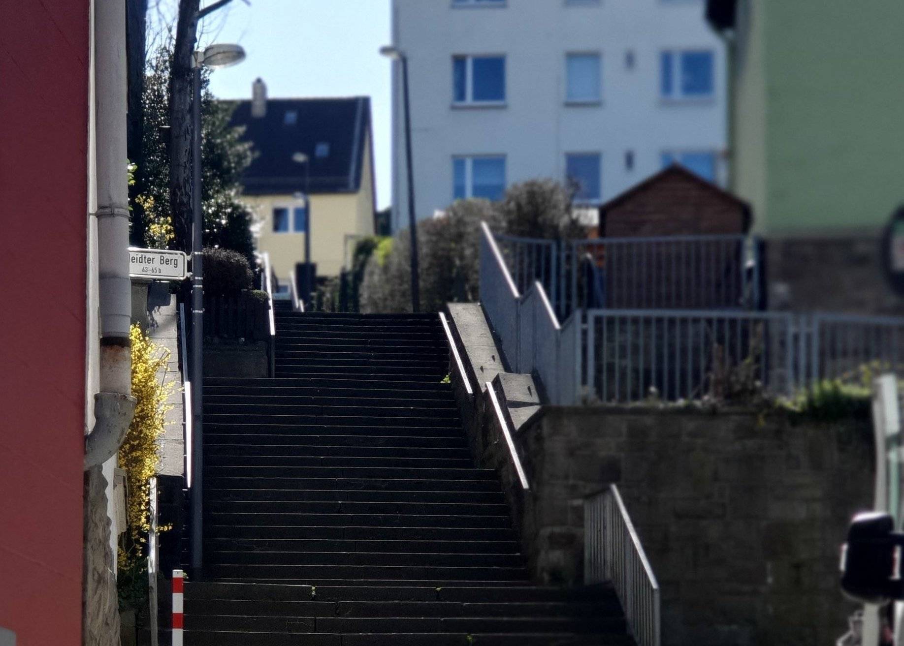  Die Treppe Heidter Berg wird saniert. 