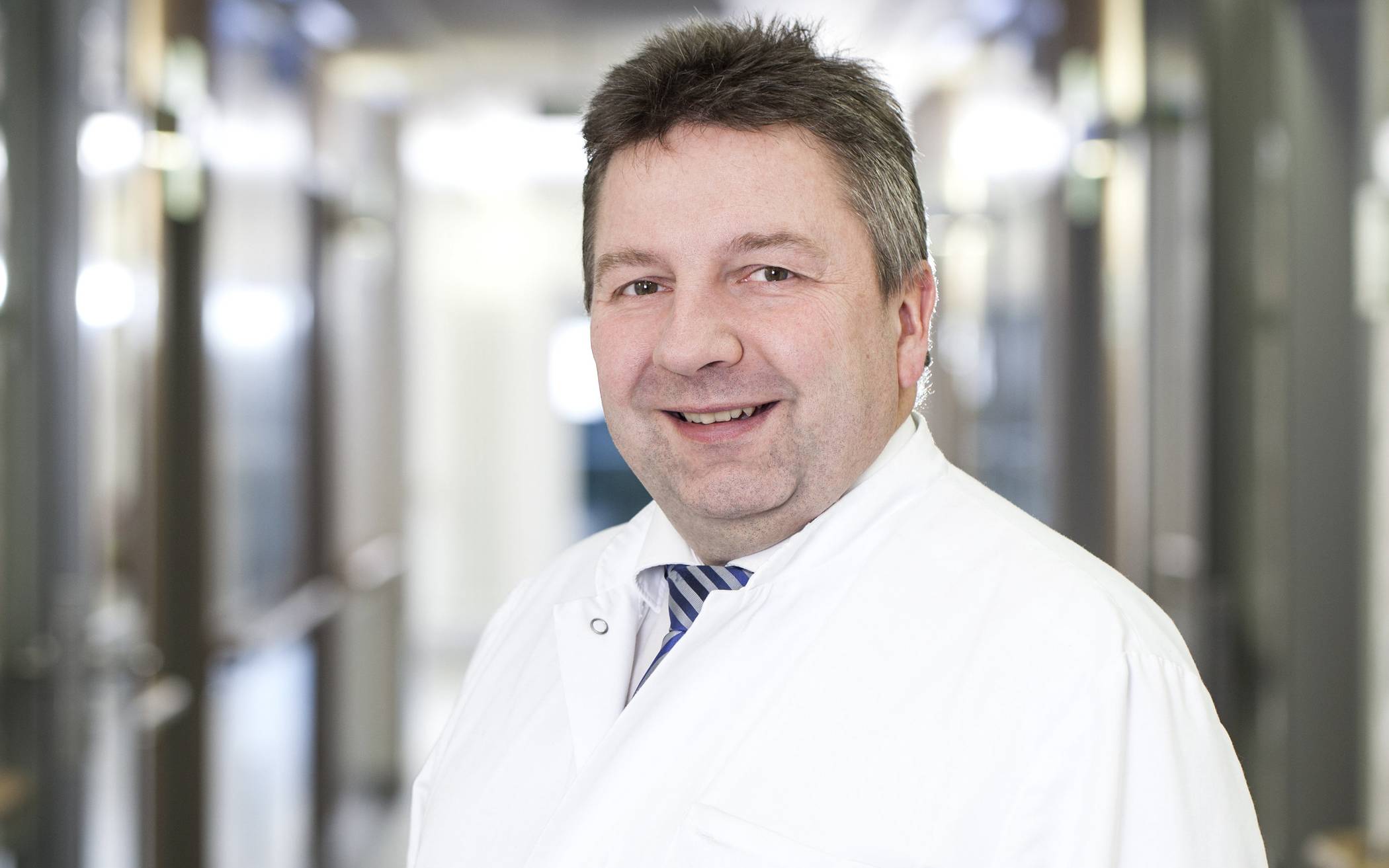  Dr. Thilo Traska, Chefarzt der Klinik für Allgemein-, Viszeral- und Gefäßchirurgie am Bethesda-Krankenhaus in Wuppertal. 