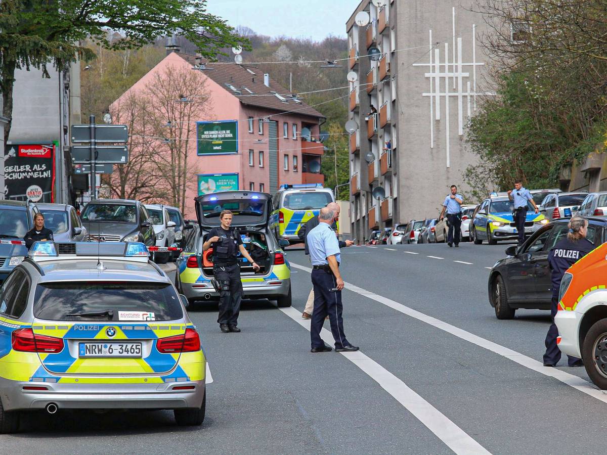 Mann mit Messer durch Beinschuss gestoppt
