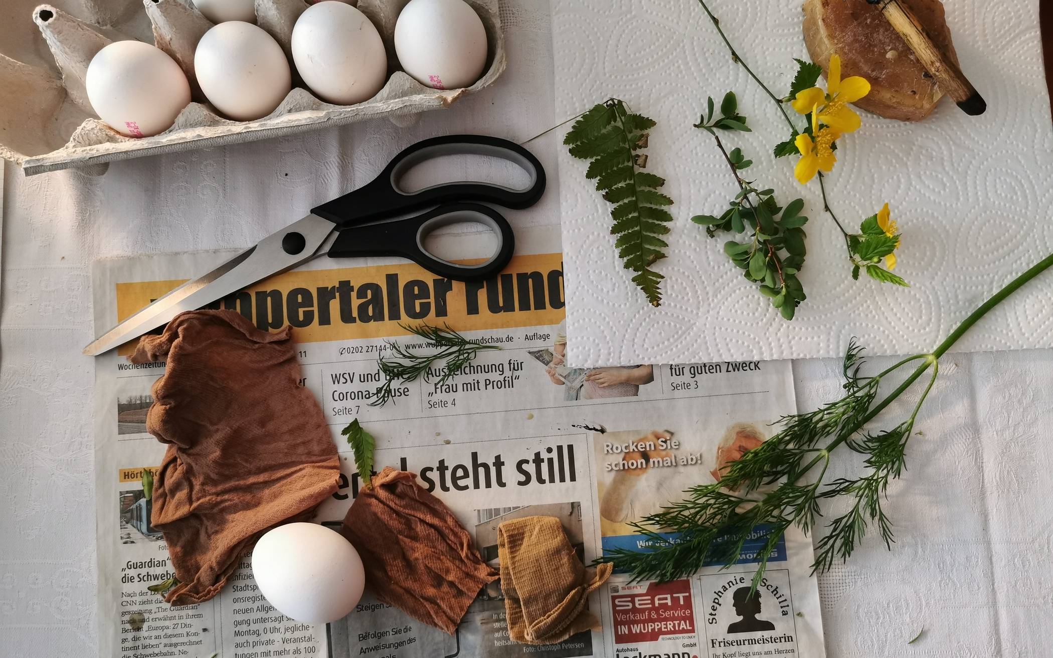 Der ultimative Rundschau-Tipp gegen Corona-Osterfrust: Rote Zwiebelschalen, weiße Eier,...