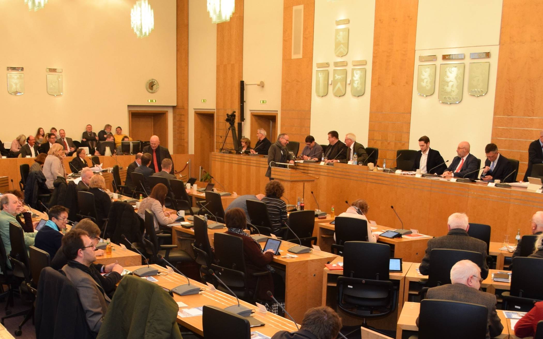  Für eine Sitzung des Stadtrates in Corona-Zeiten ist der Wuppertaler Ratssaal definitiv zu klein. 
