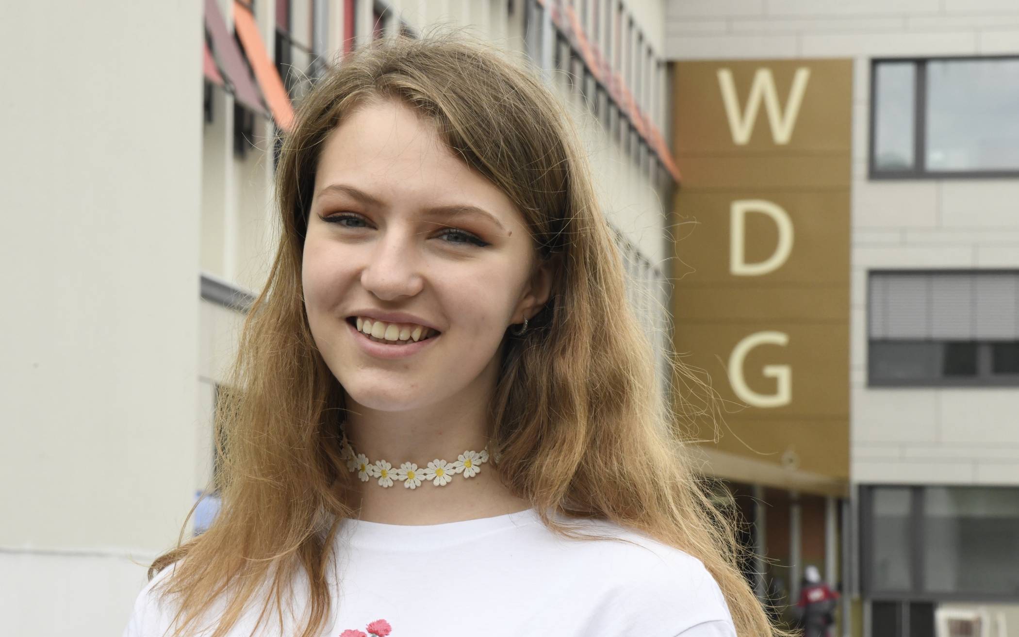  Marina Wereschaev, Abiturientin am Wilhelm-Dörpfeld-Gymnasium, hat sich den Abschluss ihrer Schulzeit definitiv anders vorgestellt. 