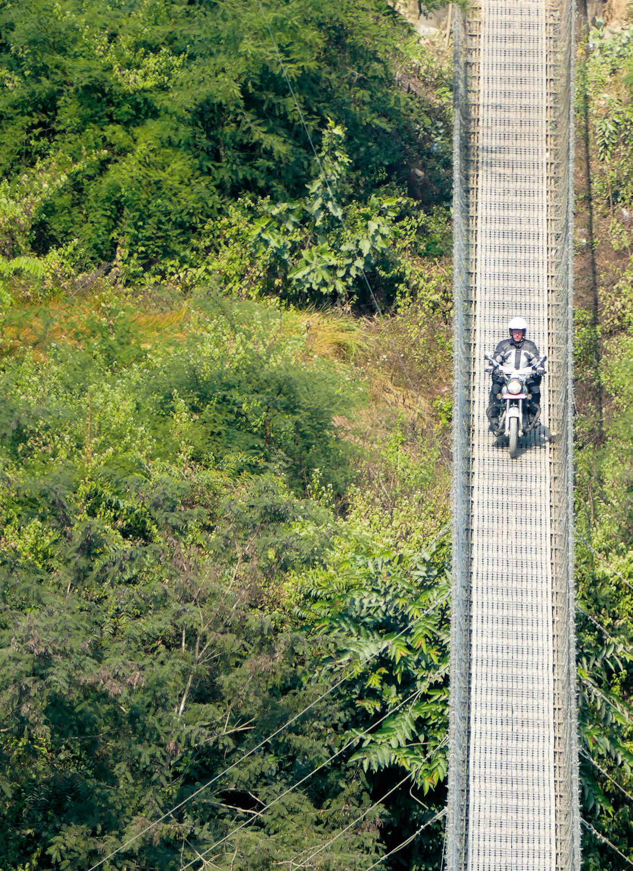 Eine spektakuläre Hängebrücke. Es dauerte aber, bis Frank Müller drüberfahren...