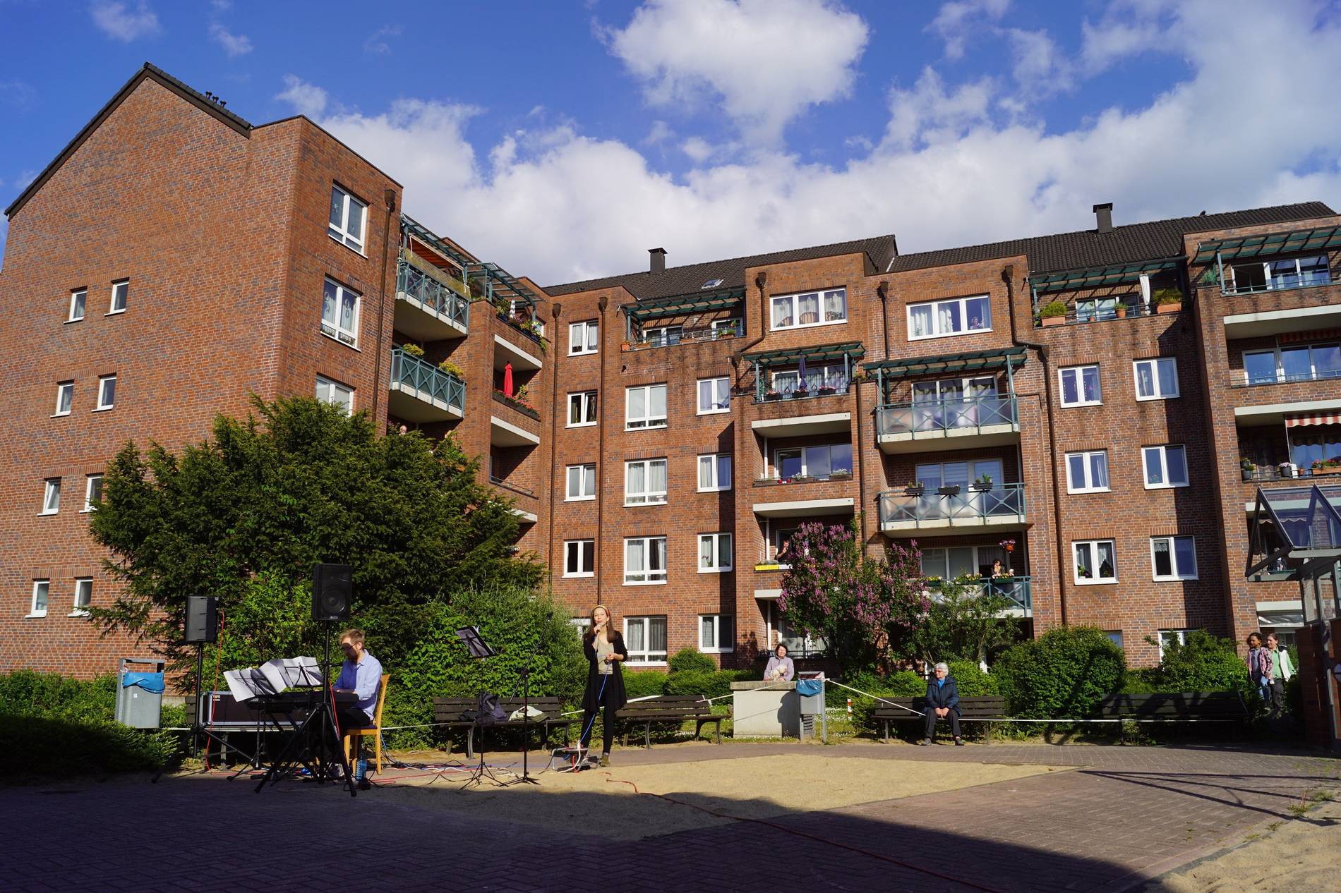 Balkon-Konzerte für Senioren in Wuppertal