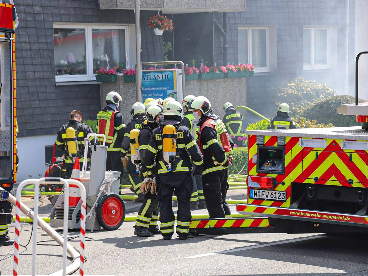 Bewohner über Drehleiter gerettet
