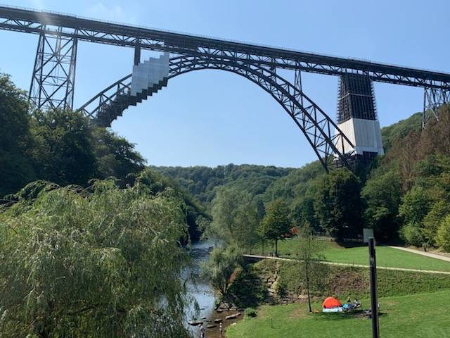 Die Müngstener Brücke vom Brückenpark Solingen