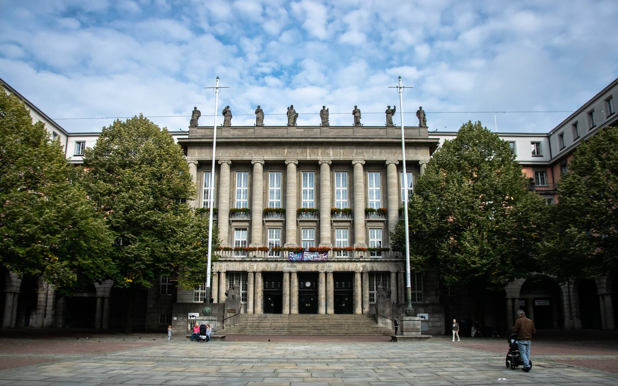 Das Wuppertaler Rathaus in Barmen. 