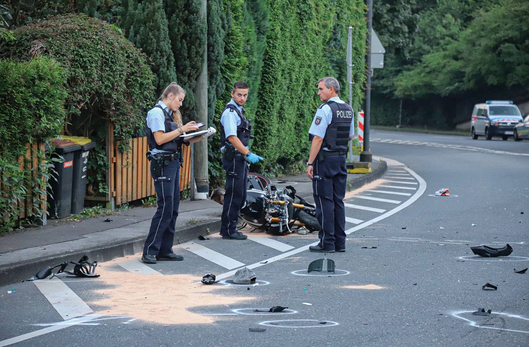 Zusammenstoß mit Bus: Motorradfahrer gestorben