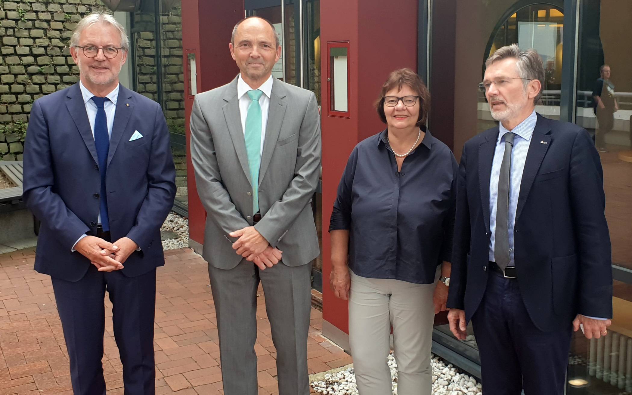  Von links: HSW-Geschäftsführer Fritz Berger, Georg Dillmann, Ulla Sparrer und Verwaltungsratsvorsitzender Norbert Brenken. 