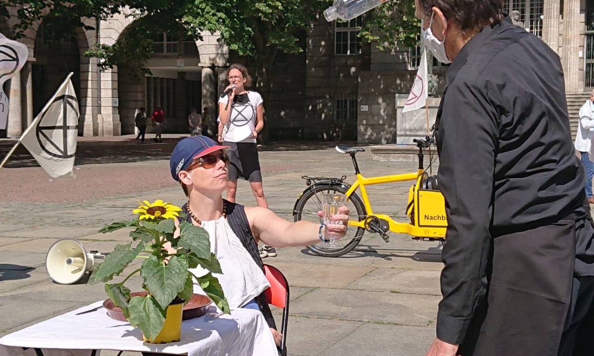 Ein Tisch und ganz viel Hunger
