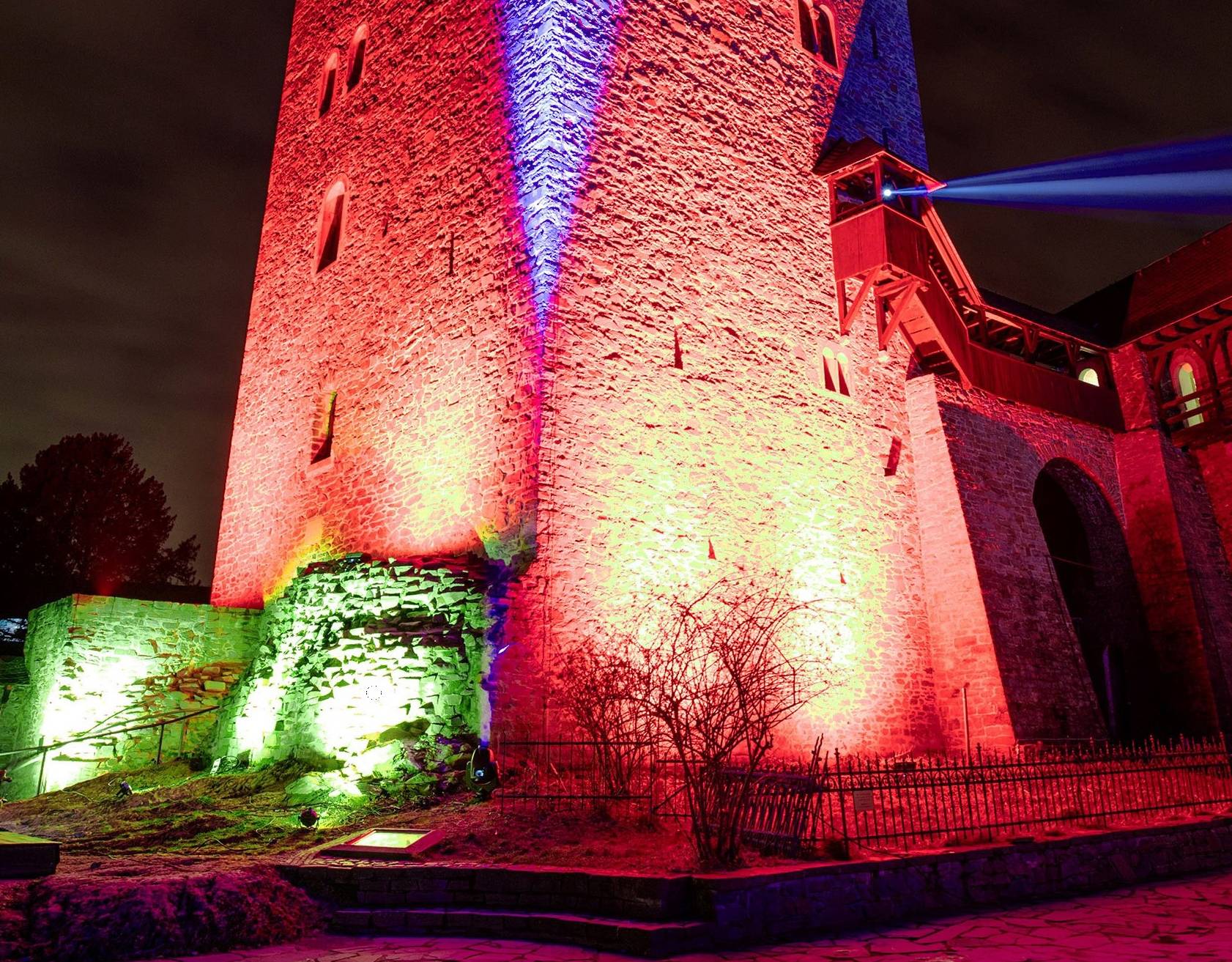 Neu in Szene gesetzt: Schloss Burg leuchtet